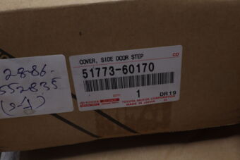 5177360170 Toyota COVER, STEP PLATE, RH