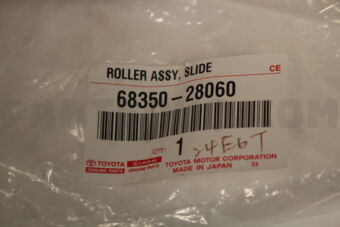 6835028060 Toyota ROLLER ASSY, SLIDE DOOR, LOWER RH