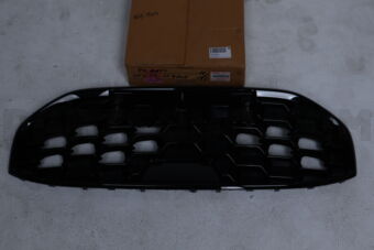 Suzuki 71741M75T00W9K GRILLE,RADIATOR UPPER
